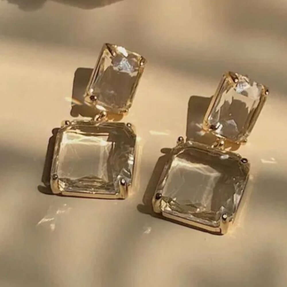 ✨Anthro Clear gemstone dangle earrings ✨